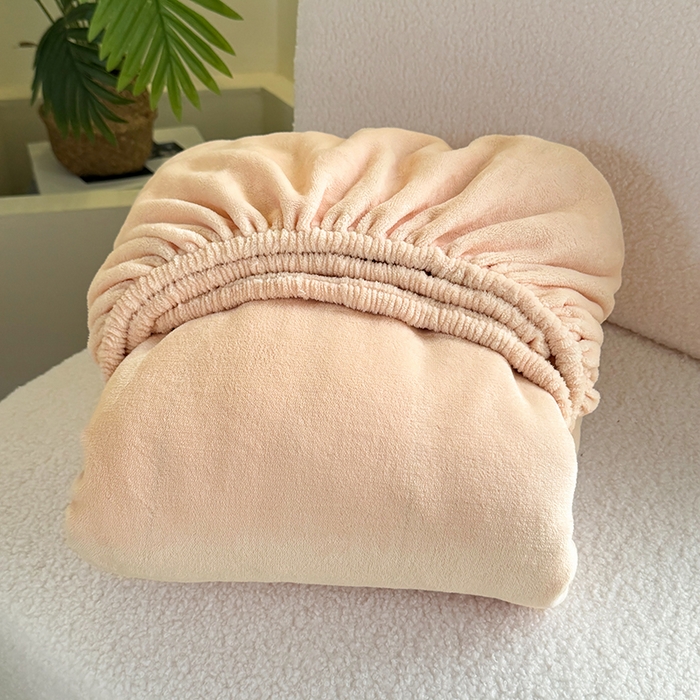 91家纺网 家纺一手货源 找家纺 卢赛尔 2025新款230g高克重纯色牛奶绒床笠单品-米兰系列 米兰-米黄色