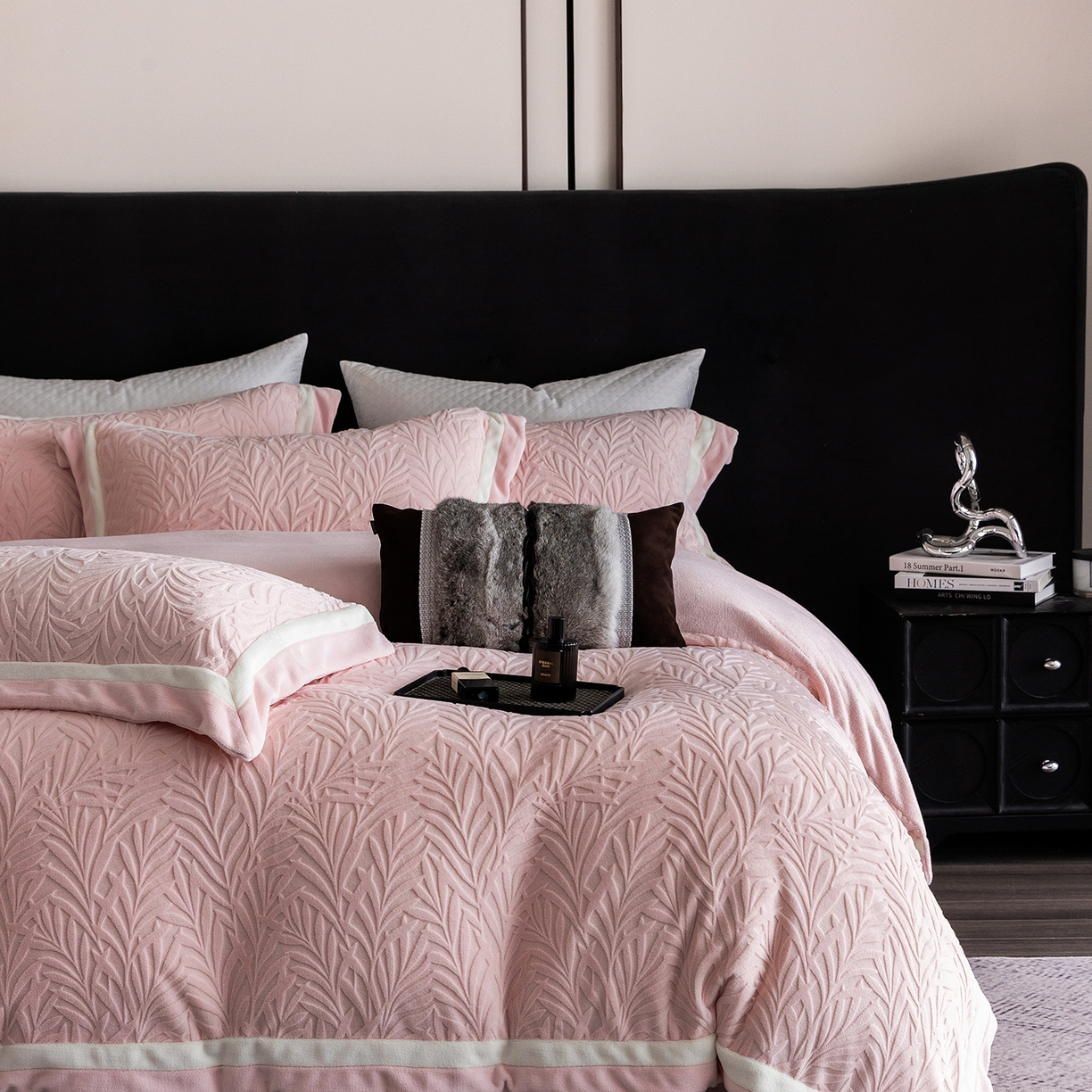 91家纺网 家纺一手货源 找家纺 （总）瑞雪家居 2025新款亲肤舒适牛奶绒四件套-榈叶系列