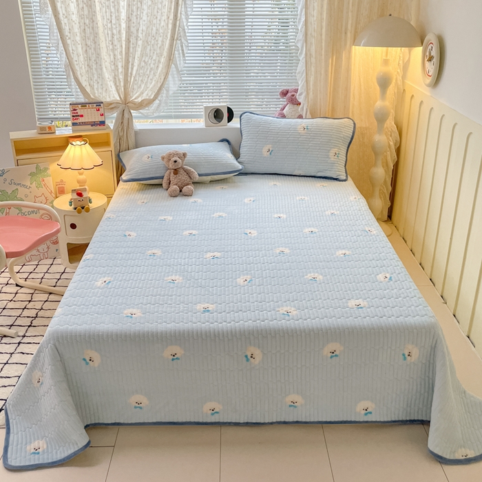 91家纺网 家纺一手货源 找家纺 云玲时尚 2025新款高克重牛奶绒印花夹棉床盖 星愿小狗