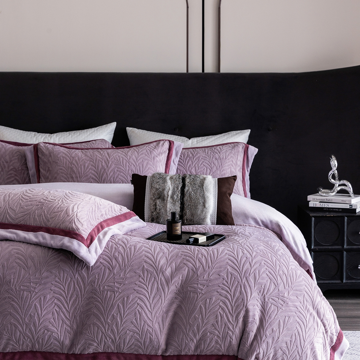 91家纺网 家纺一手货源 找家纺 瑞雪家居 2025新款亲肤舒适牛奶绒四件套-榈叶系列 榈叶-香芋紫