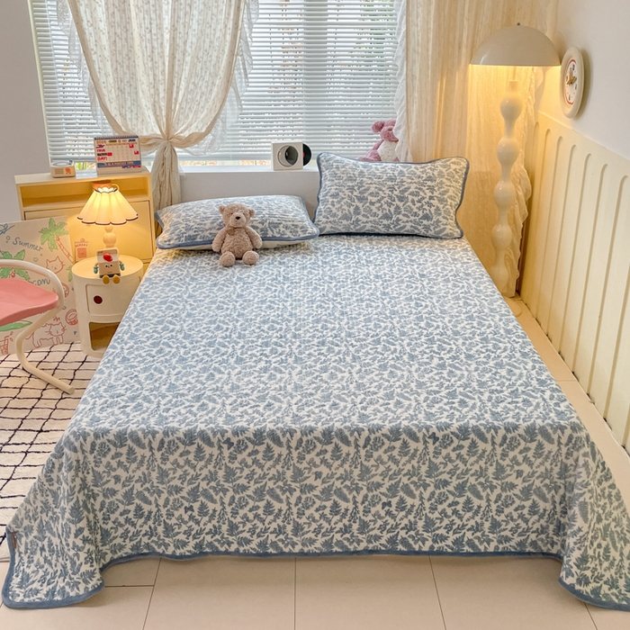 云玲时尚 2025新款高克重牛奶绒印花夹棉床盖 暗香