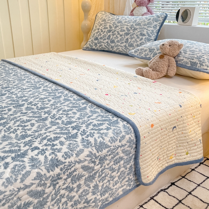 91家纺网 家纺一手货源 找家纺 云玲时尚 2025新款高克重牛奶绒印花夹棉床盖 暗香