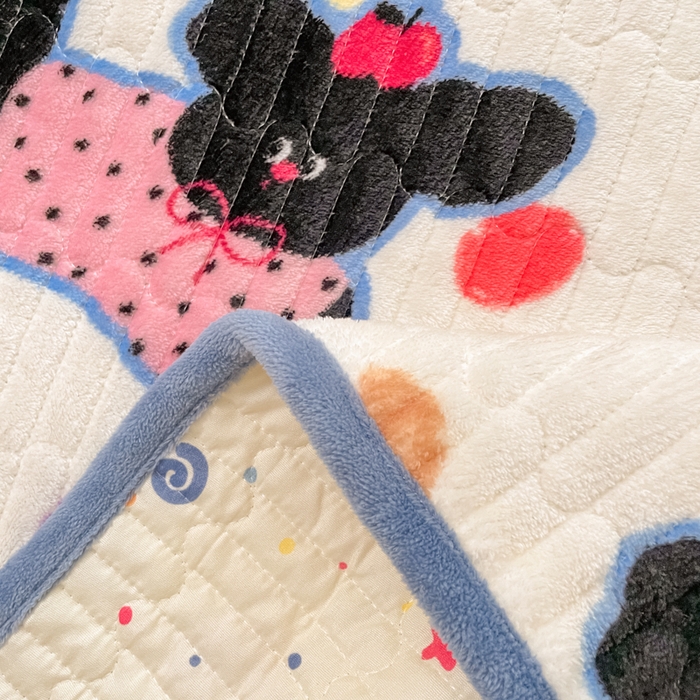 91家纺网 家纺一手货源 找家纺 云玲时尚 2025新款高克重牛奶绒印花夹棉床盖 波点小狗