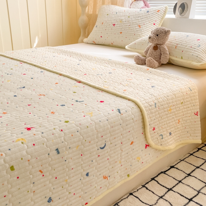 91家纺网 家纺一手货源 找家纺 云玲时尚 2025新款高克重牛奶绒印花夹棉床盖 繁星点点