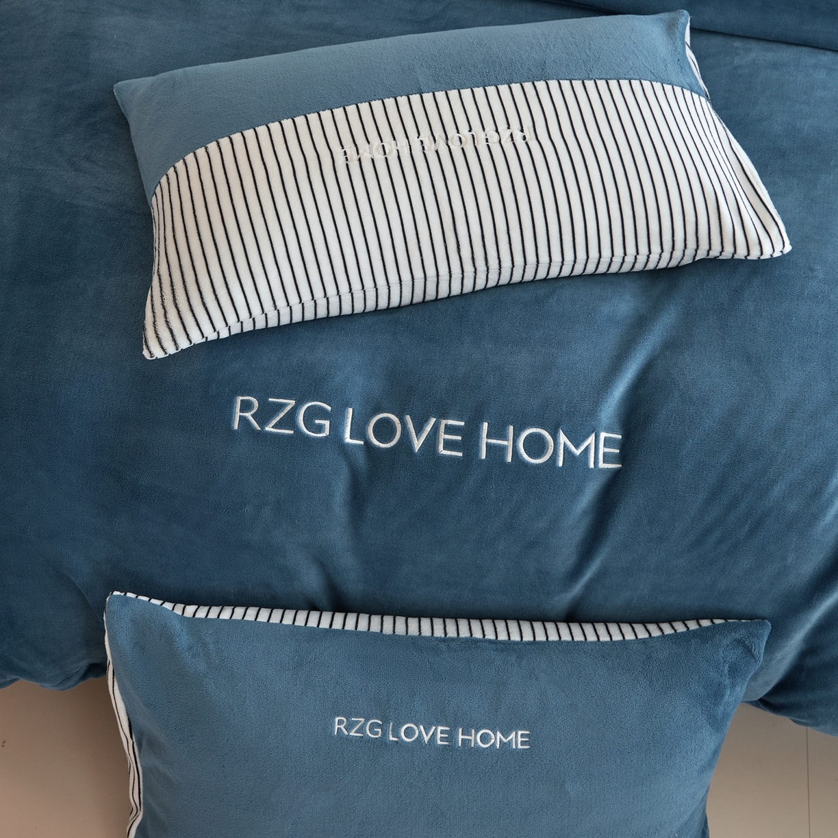 91家纺网 家纺一手货源 找家纺 （总）绒掌柜 2025新款冬季消光级柔滑细腻刺绣牛奶绒宝宝绒四件套——版权产品（品质有买家秀）（爆款有量可谈）-莱卡系列