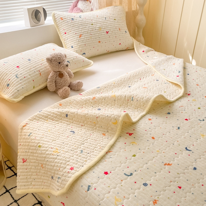 91家纺网 家纺一手货源 找家纺 云玲时尚 2025新款高克重牛奶绒印花夹棉床盖 繁星点点