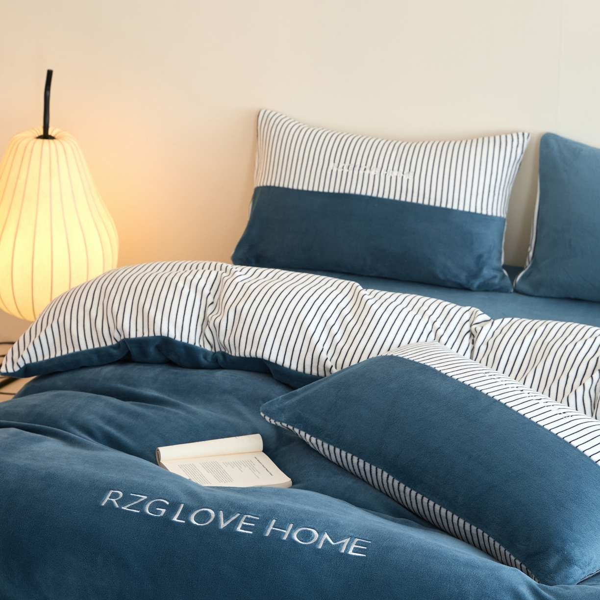 91家纺网 家纺一手货源 找家纺 （总）绒掌柜 2025新款冬季消光级柔滑细腻刺绣牛奶绒宝宝绒四件套——版权产品（品质有买家秀）（爆款有量可谈）-莱卡系列