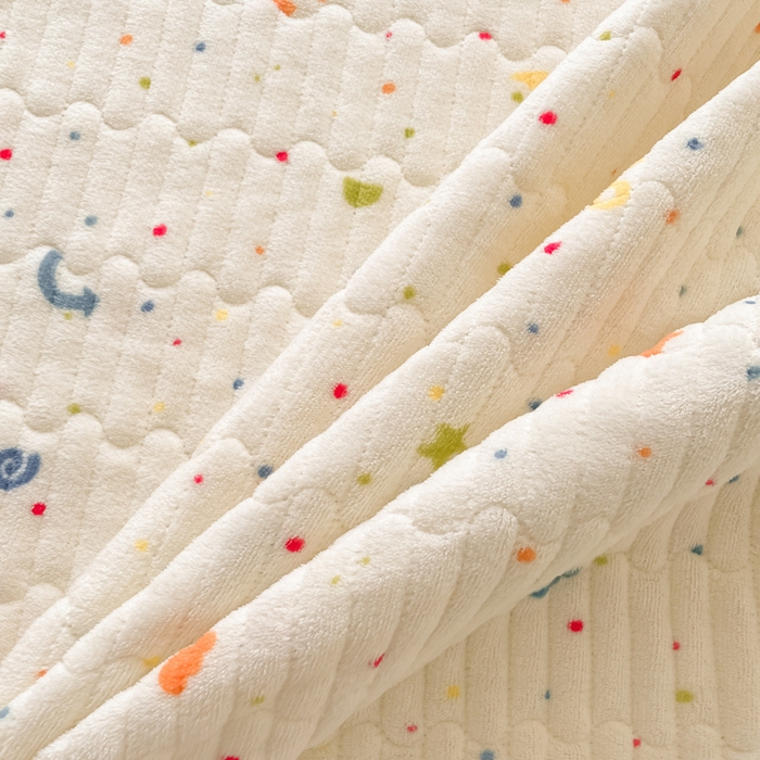 91家纺网 家纺一手货源 找家纺 云玲时尚 2025新款高克重牛奶绒印花夹棉床盖 繁星点点