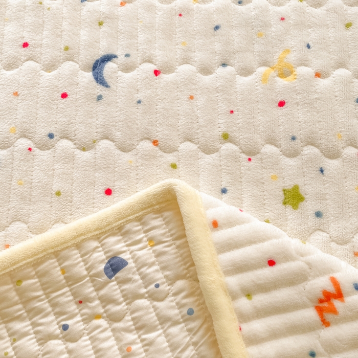 91家纺网 家纺一手货源 找家纺 云玲时尚 2025新款高克重牛奶绒印花夹棉床盖 繁星点点