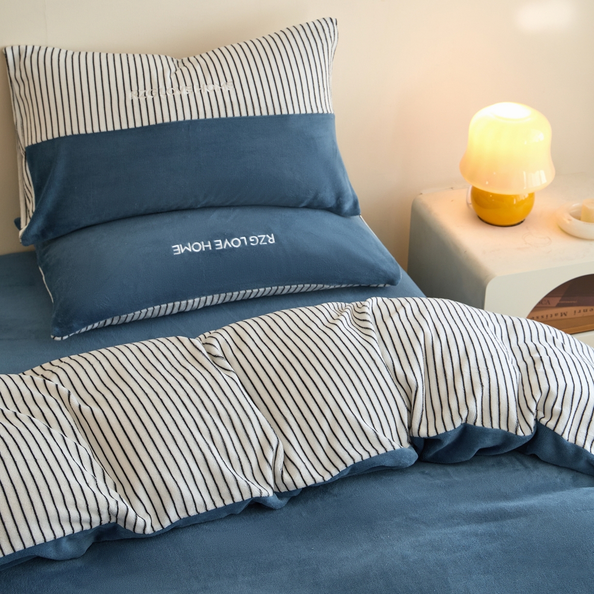 91家纺网 家纺一手货源 找家纺 （总）绒掌柜 2025新款冬季消光级柔滑细腻刺绣牛奶绒宝宝绒四件套——版权产品（品质有买家秀）（爆款有量可谈）-莱卡系列