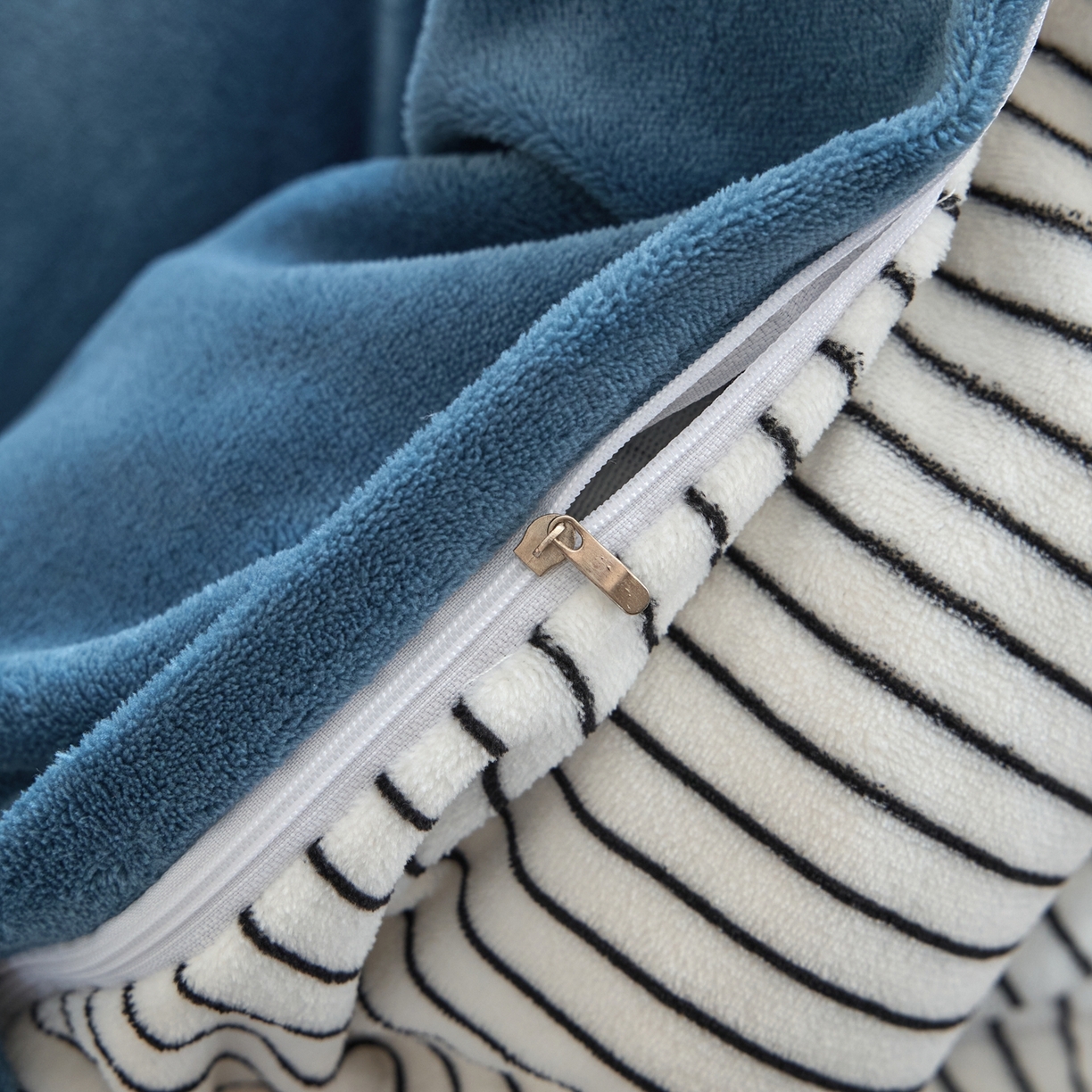 91家纺网 家纺一手货源 找家纺 （总）绒掌柜 2025新款冬季消光级柔滑细腻刺绣牛奶绒宝宝绒四件套——版权产品（品质有买家秀）（爆款有量可谈）-莱卡系列