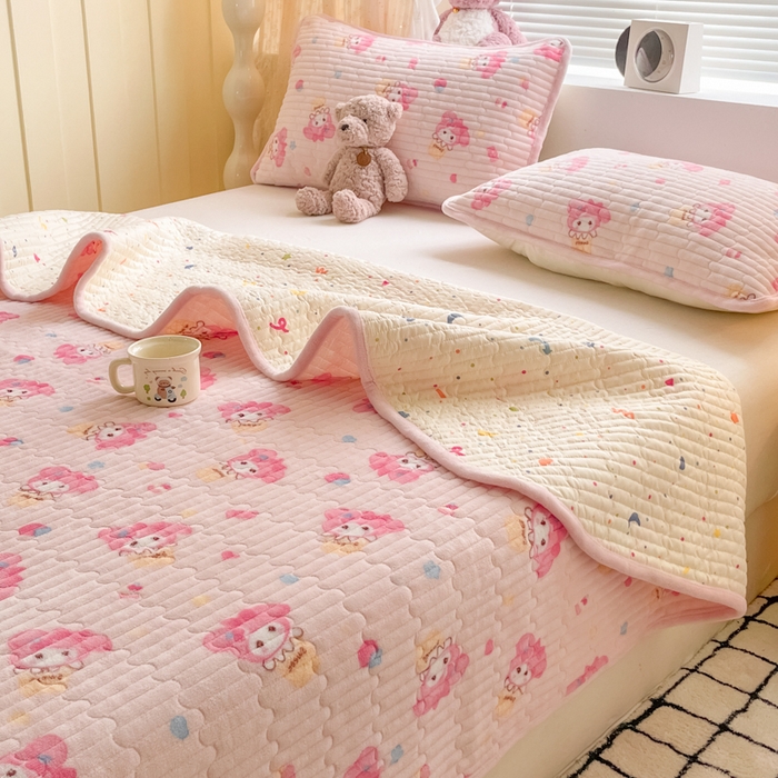 91家纺网 家纺一手货源 找家纺 云玲时尚 2025新款高克重牛奶绒印花夹棉床盖 粉色美蒂