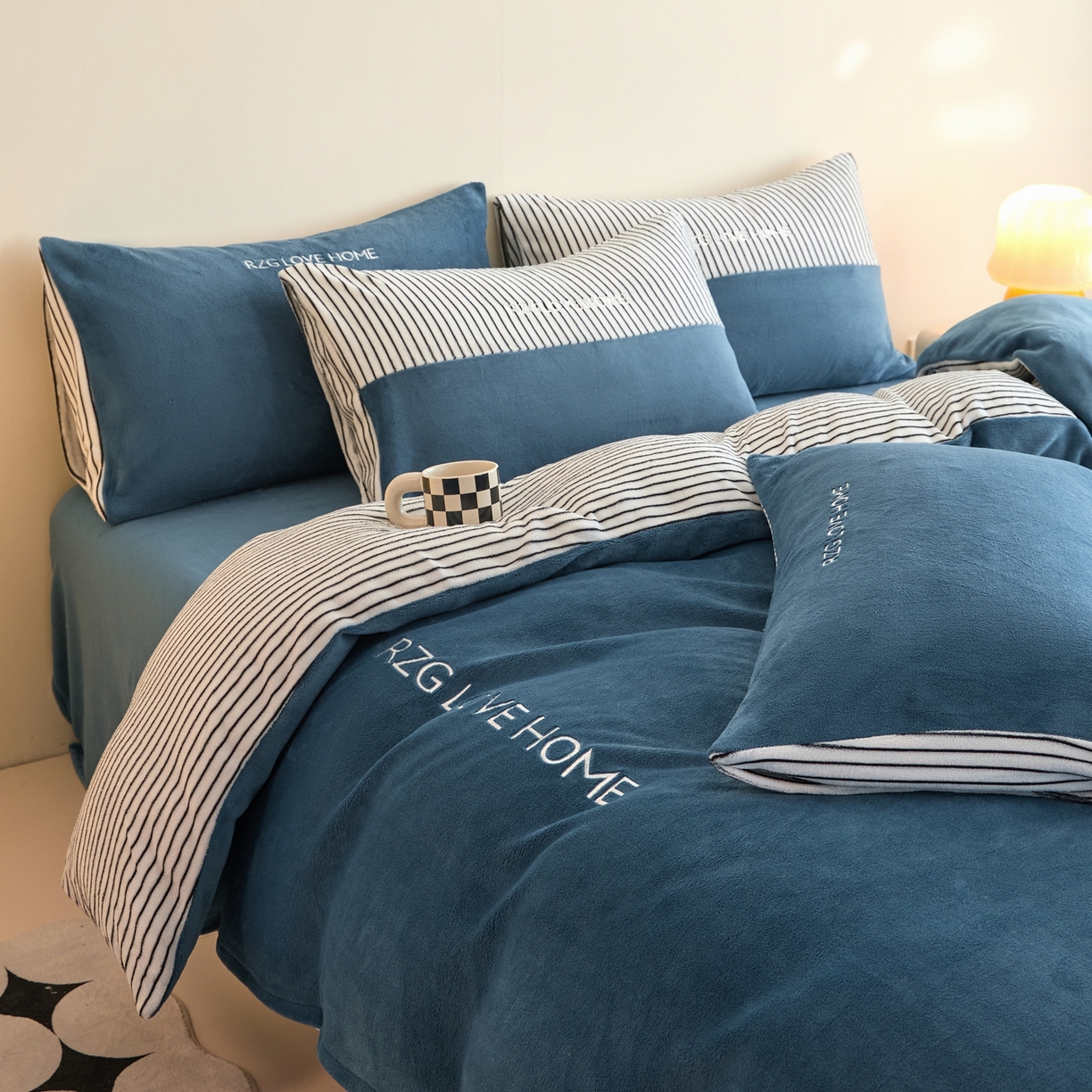 91家纺网 家纺一手货源 找家纺 （总）绒掌柜 2025新款冬季消光级柔滑细腻刺绣牛奶绒宝宝绒四件套——版权产品（品质有买家秀）（爆款有量可谈）-莱卡系列