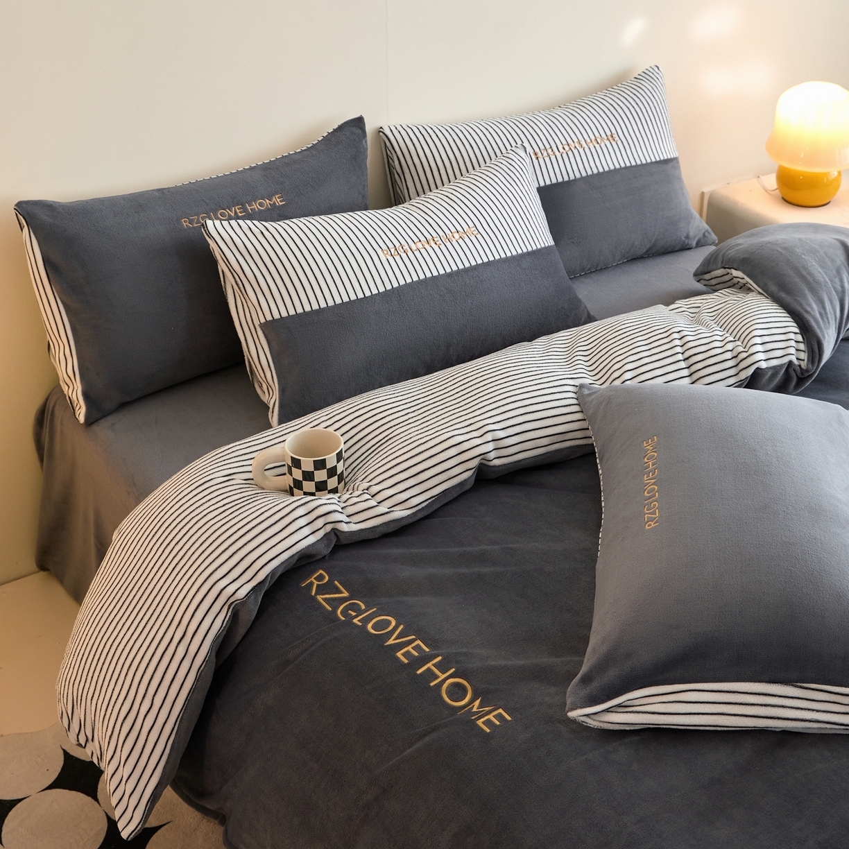 91家纺网 家纺一手货源 找家纺 （总）绒掌柜 2025新款冬季消光级柔滑细腻刺绣牛奶绒宝宝绒四件套——版权产品（品质有买家秀）（爆款有量可谈）-莱卡系列