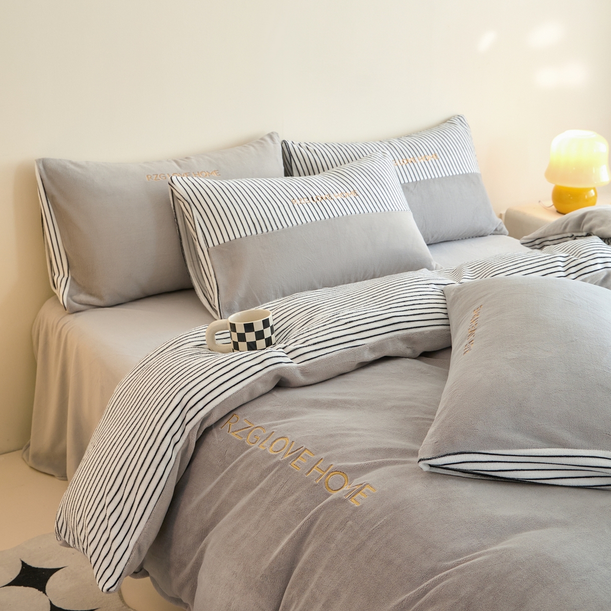 91家纺网 家纺一手货源 找家纺 （总）绒掌柜 2025新款冬季消光级柔滑细腻刺绣牛奶绒宝宝绒四件套——版权产品（品质有买家秀）（爆款有量可谈）-莱卡系列