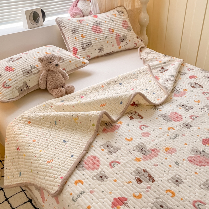 91家纺网 家纺一手货源 找家纺 云玲时尚 2025新款高克重牛奶绒印花夹棉床盖 考拉