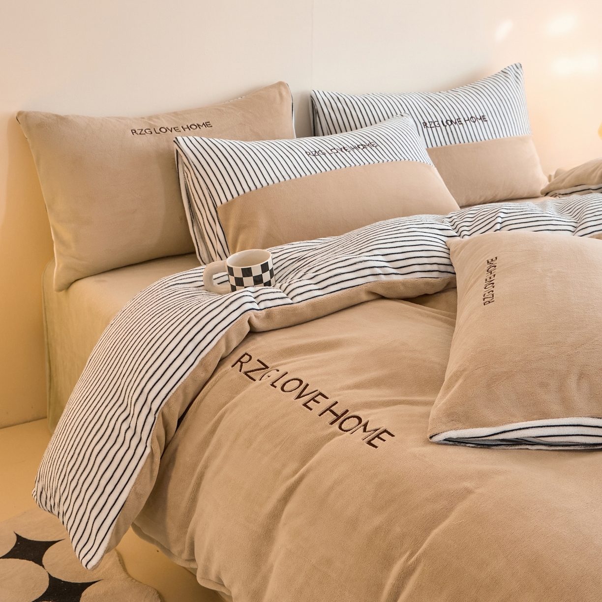 91家纺网 家纺一手货源 找家纺 （总）绒掌柜 2025新款冬季消光级柔滑细腻刺绣牛奶绒宝宝绒四件套——版权产品（品质有买家秀）（爆款有量可谈）-莱卡系列