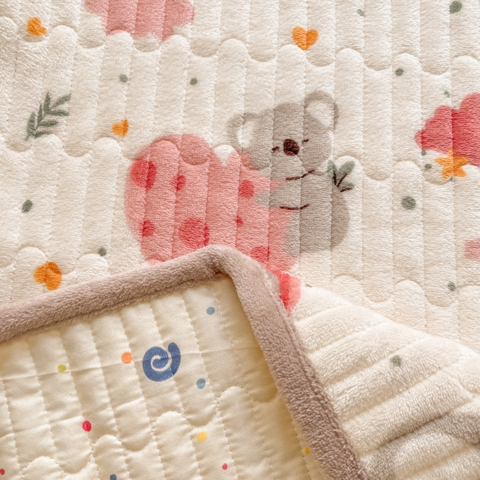 91家纺网 家纺一手货源 找家纺 云玲时尚 2025新款高克重牛奶绒印花夹棉床盖 考拉