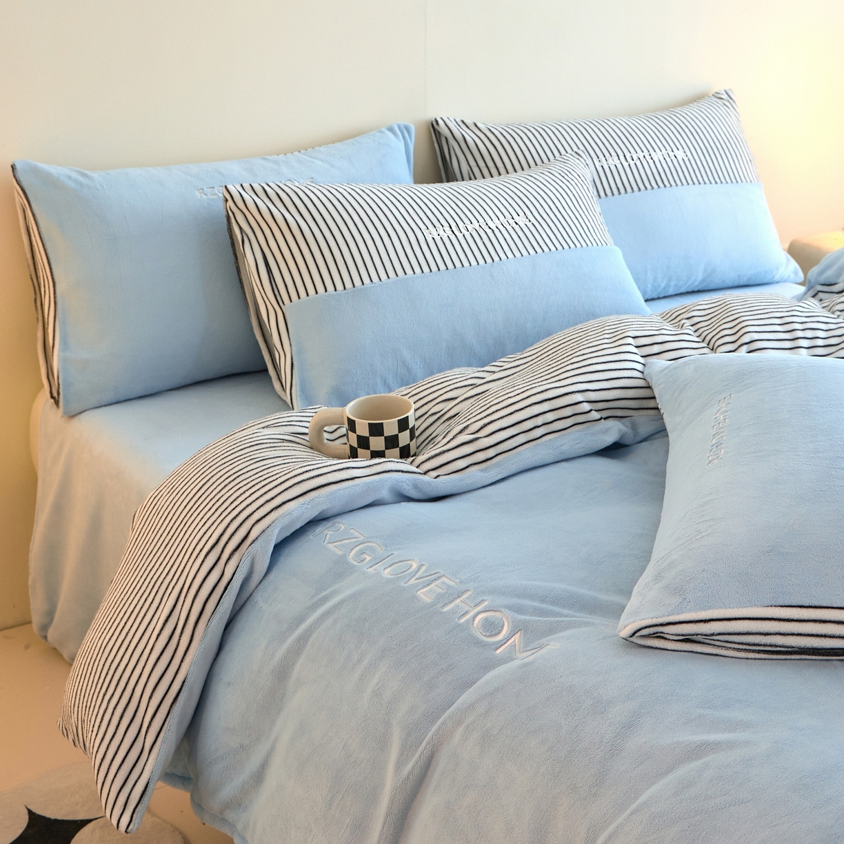 91家纺网 家纺一手货源 找家纺 （总）绒掌柜 2025新款冬季消光级柔滑细腻刺绣牛奶绒宝宝绒四件套——版权产品（品质有买家秀）（爆款有量可谈）-莱卡系列