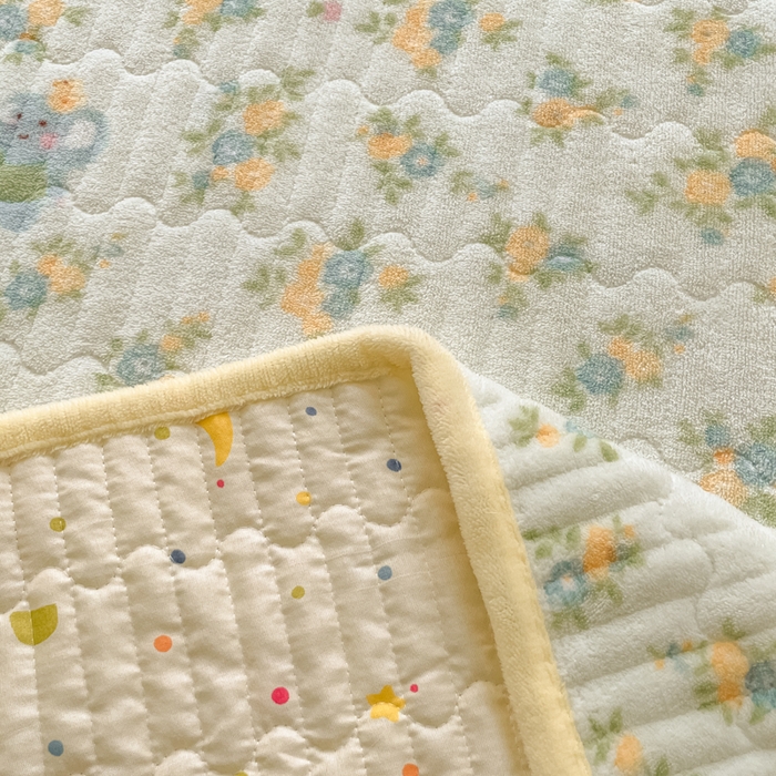 91家纺网 家纺一手货源 找家纺 云玲时尚 2025新款高克重牛奶绒印花夹棉床盖 快乐小象