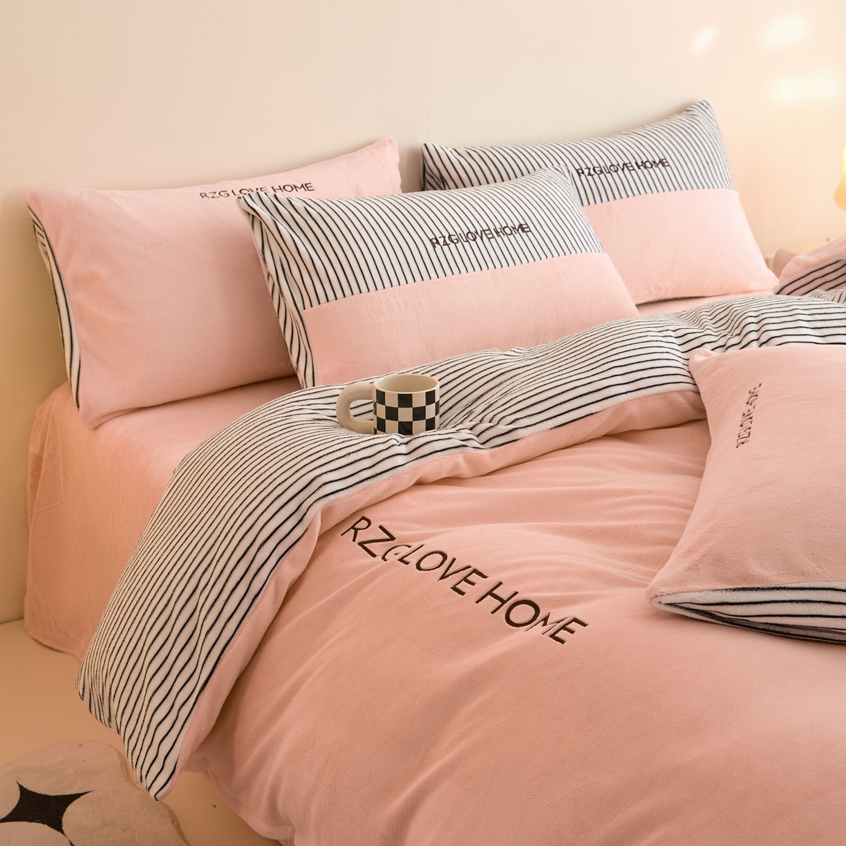 91家纺网 家纺一手货源 找家纺 （总）绒掌柜 2025新款冬季消光级柔滑细腻刺绣牛奶绒宝宝绒四件套——版权产品（品质有买家秀）（爆款有量可谈）-莱卡系列