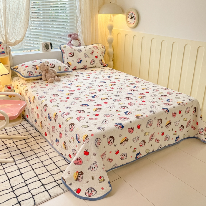 91家纺网 家纺一手货源 找家纺 云玲时尚 2025新款高克重牛奶绒印花夹棉床盖 快乐一家