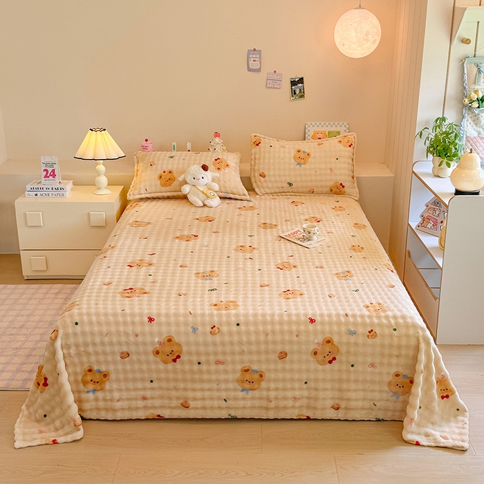 91家纺网 家纺一手货源 找家纺 绣女坊 2025新款A类高克重牛奶绒泡泡绒印花床单单件冬季保暖毛绒毯子绒床单三件套 黄油小熊