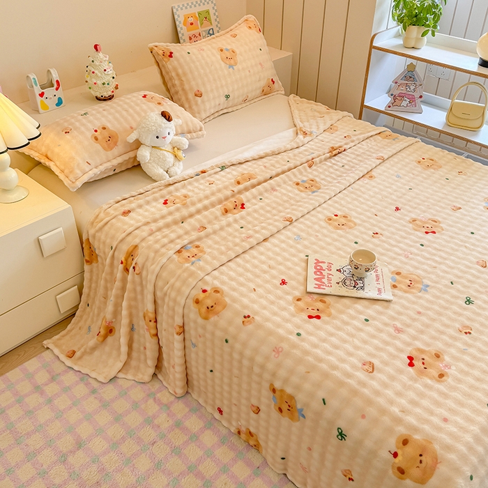 91家纺网 家纺一手货源 找家纺 绣女坊 2025新款A类高克重牛奶绒泡泡绒印花床单单件冬季保暖毛绒毯子绒床单三件套 黄油小熊