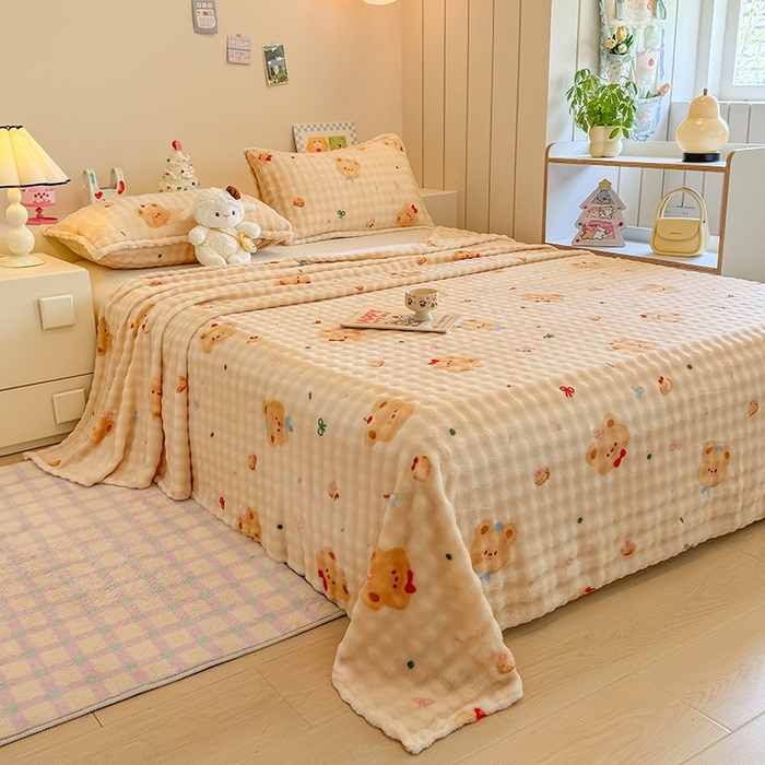 91家纺网 家纺一手货源 找家纺 绣女坊 2025新款A类高克重牛奶绒泡泡绒印花床单单件冬季保暖毛绒毯子绒床单三件套 黄油小熊