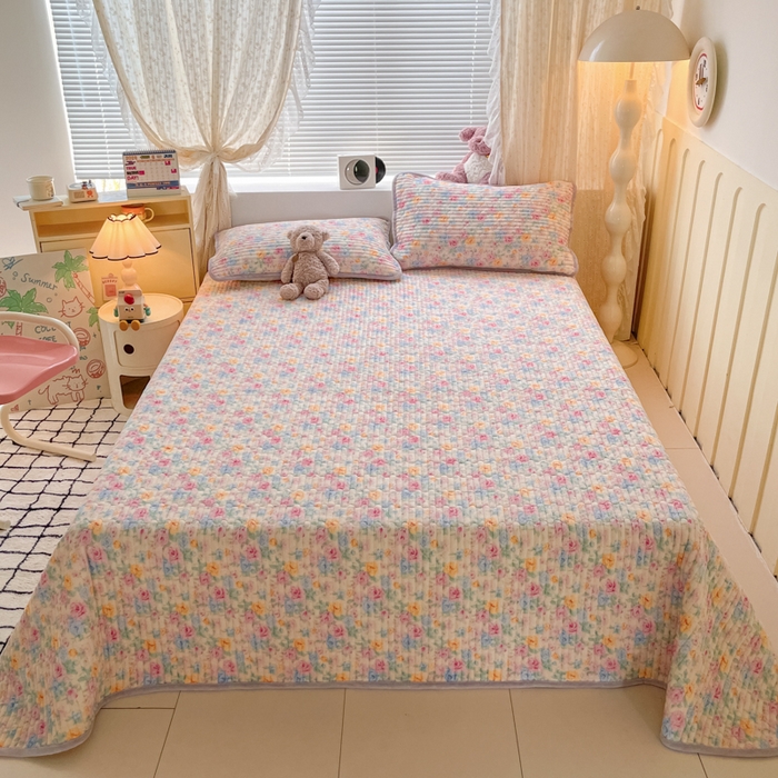 云玲时尚 2025新款高克重牛奶绒印花夹棉床盖 漫漫花海