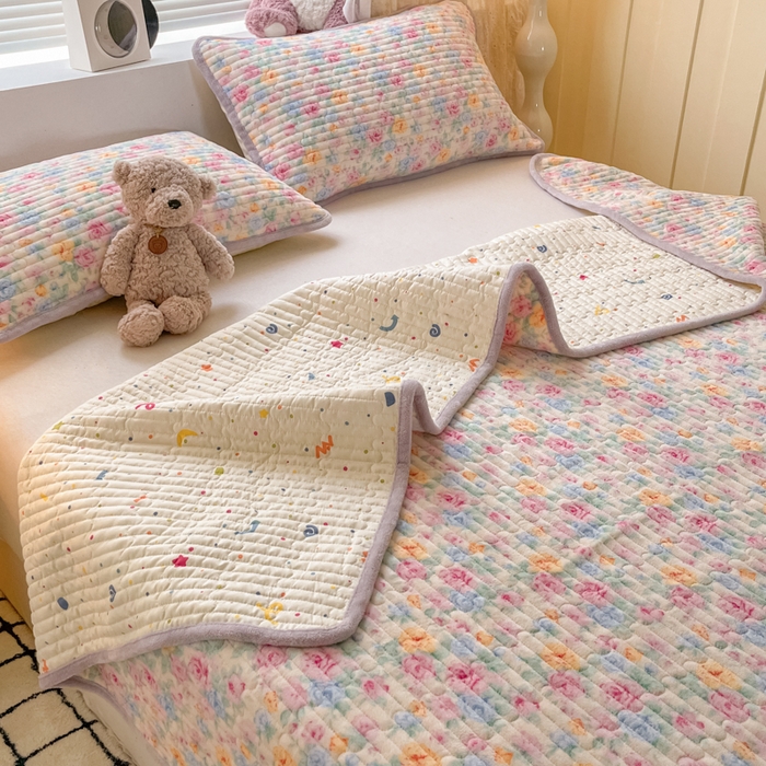 91家纺网 家纺一手货源 找家纺 云玲时尚 2025新款高克重牛奶绒印花夹棉床盖 漫漫花海