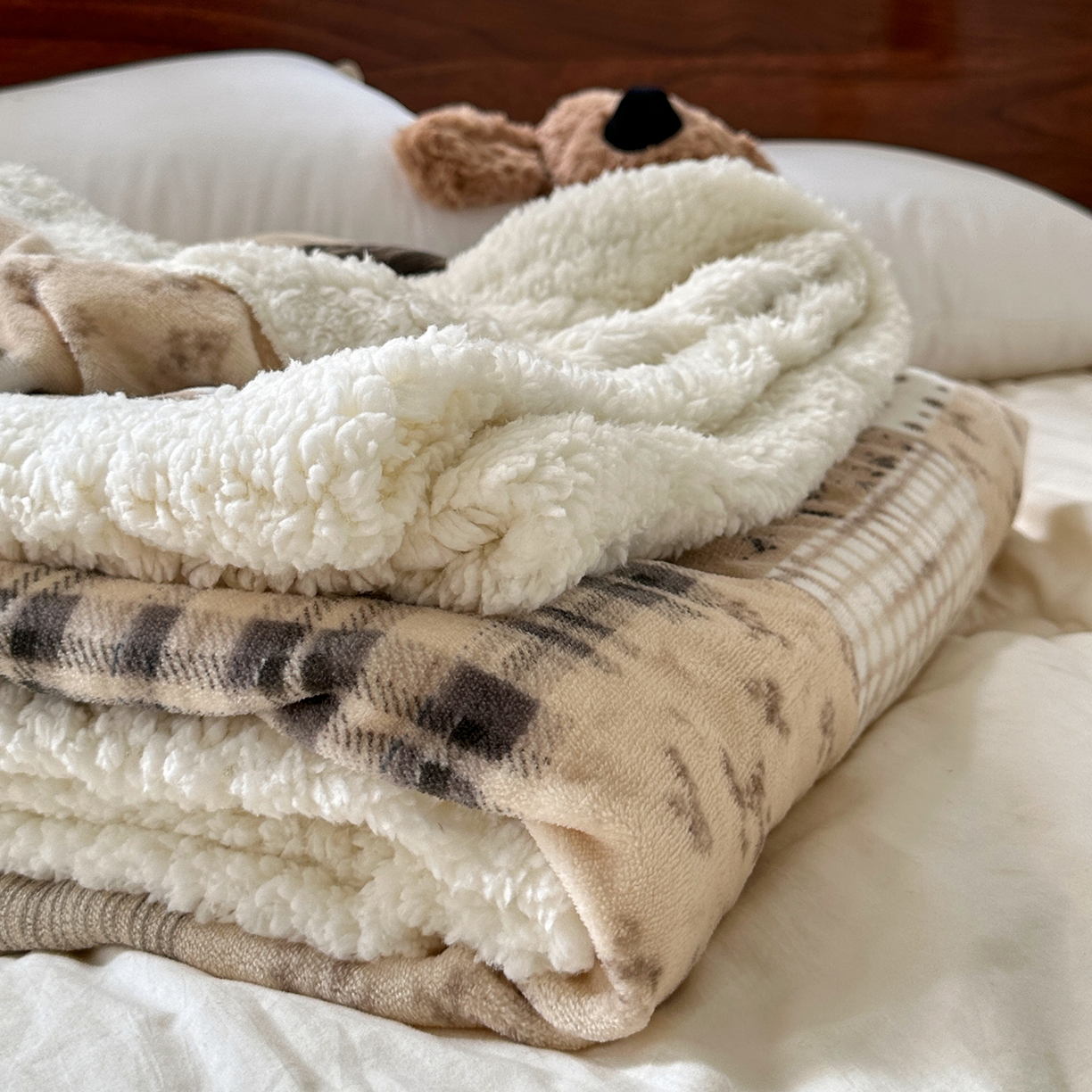 91家纺网 家纺一手货源 找家纺 艾咪-Amy ntmy 2025新款中古风牛奶绒羊羔绒双层毯 花栖礼咖