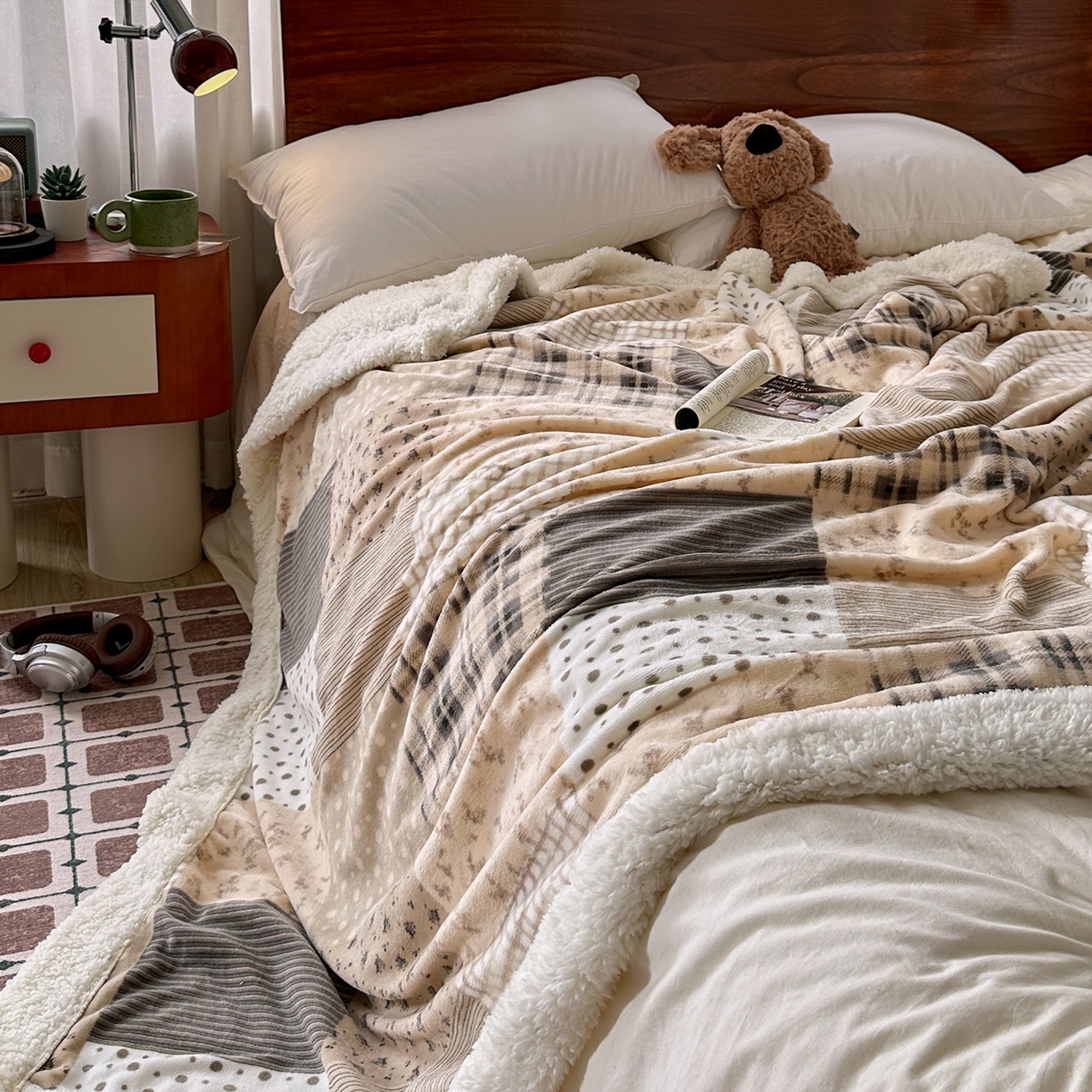 91家纺网 家纺一手货源 找家纺 艾咪-Amy ntmy 2025新款中古风牛奶绒羊羔绒双层毯 花栖礼咖