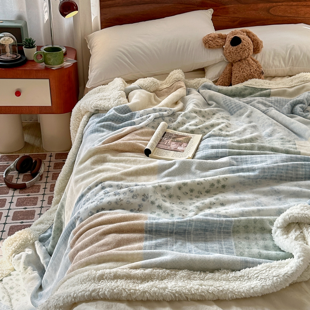 91家纺网 家纺一手货源 找家纺 艾咪-Amy ntmy 2025新款中古风牛奶绒羊羔绒双层毯 花栖礼蓝