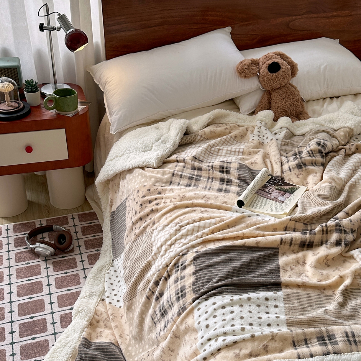 91家纺网 家纺一手货源 找家纺 艾咪-Amy ntmy 2025新款中古风牛奶绒羊羔绒双层毯 花栖礼咖