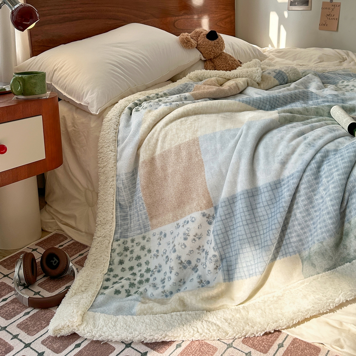 91家纺网 家纺一手货源 找家纺 艾咪-Amy ntmy 2025新款中古风牛奶绒羊羔绒双层毯 花栖礼蓝