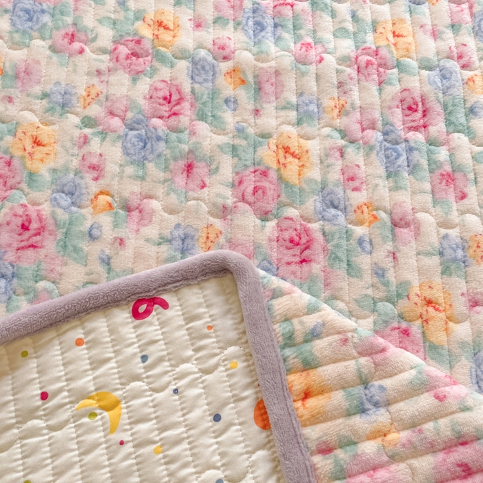 91家纺网 家纺一手货源 找家纺 云玲时尚 2025新款高克重牛奶绒印花夹棉床盖 漫漫花海