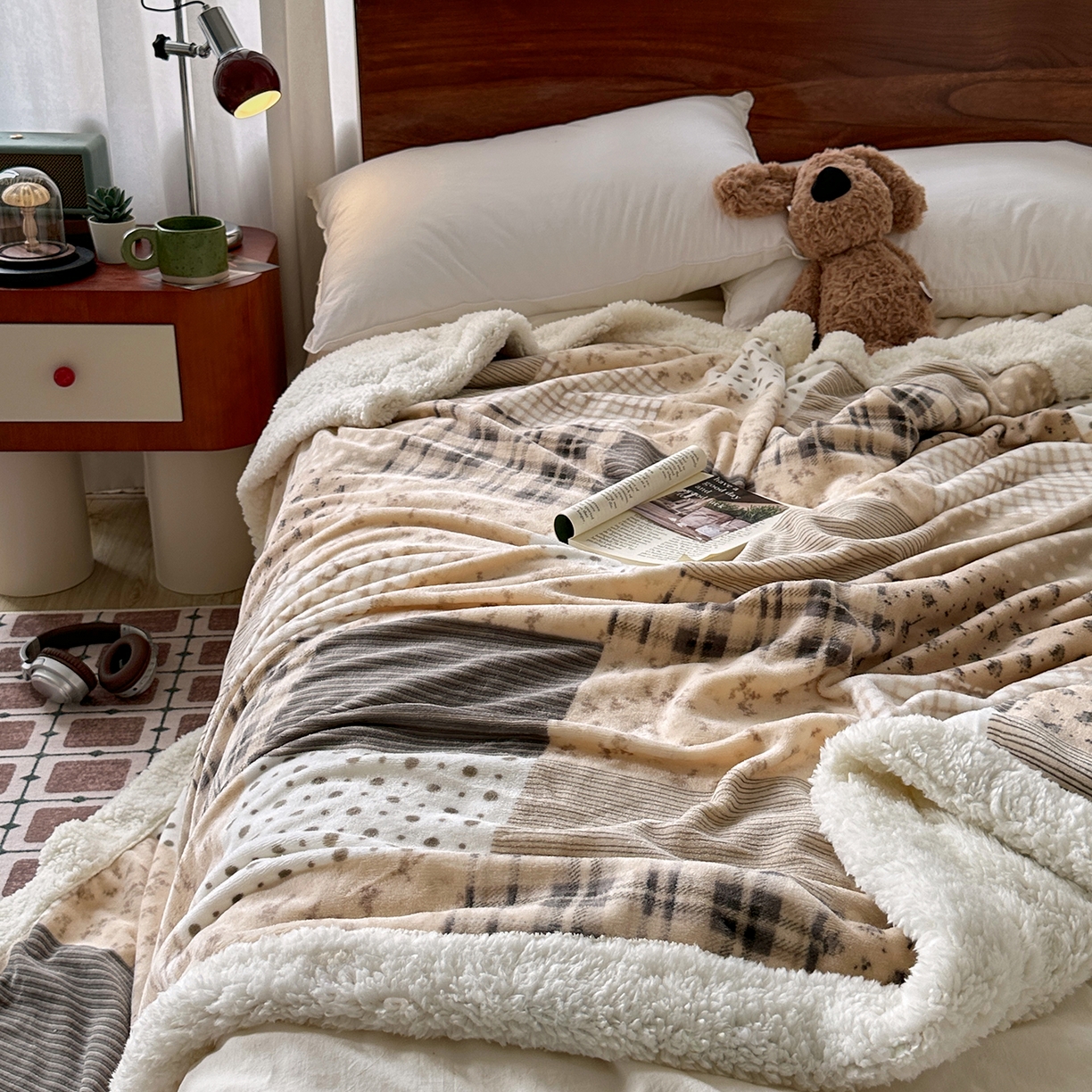 91家纺网 家纺一手货源 找家纺 艾咪-Amy ntmy 2025新款中古风牛奶绒羊羔绒双层毯 花栖礼咖