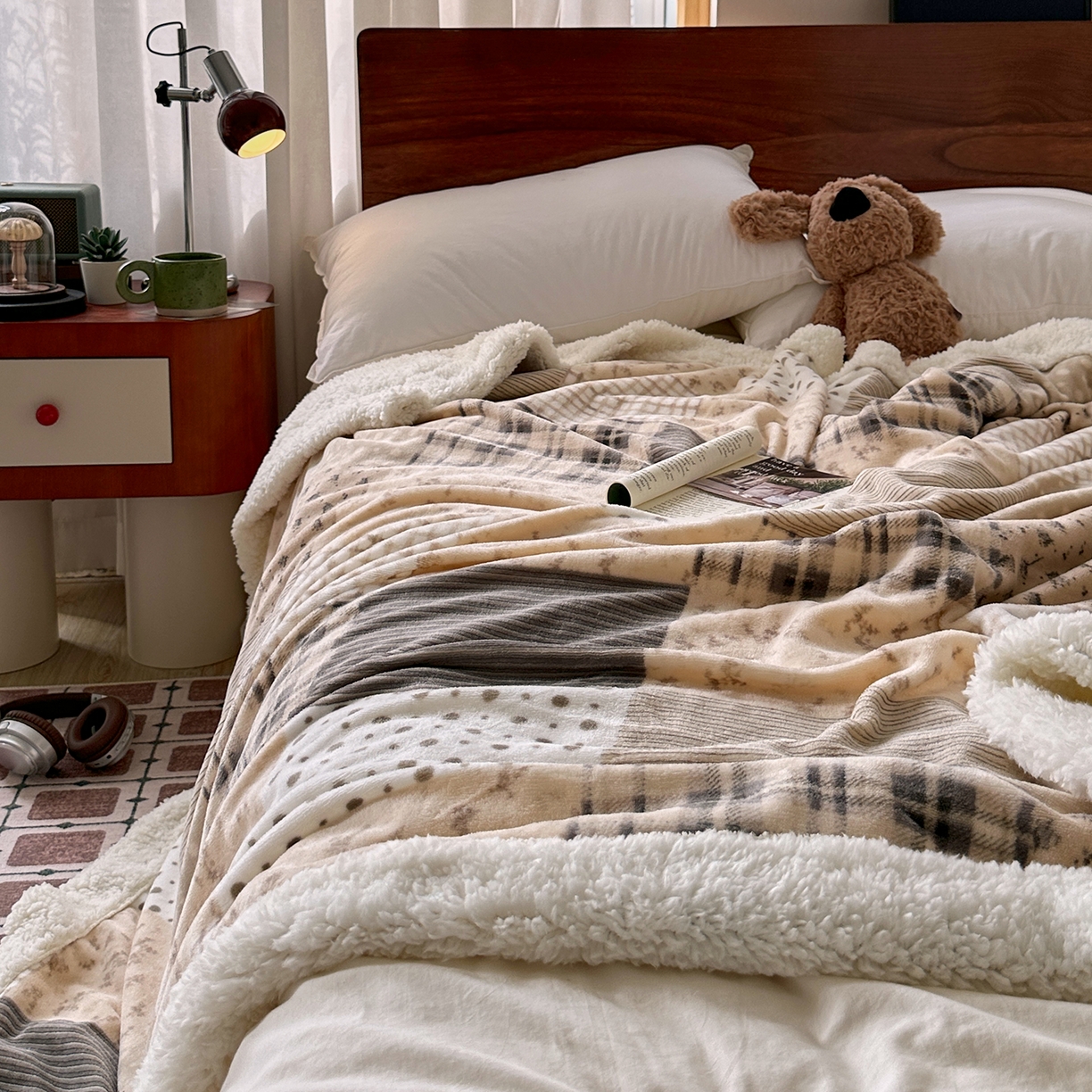 91家纺网 家纺一手货源 找家纺 艾咪-Amy ntmy 2025新款中古风牛奶绒羊羔绒双层毯 花栖礼咖