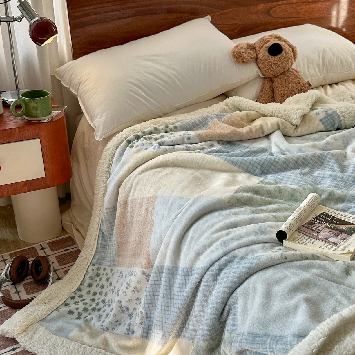 91家纺网 家纺一手货源 找家纺 艾咪-Amy ntmy 2025新款中古风牛奶绒羊羔绒双层毯 花栖礼蓝