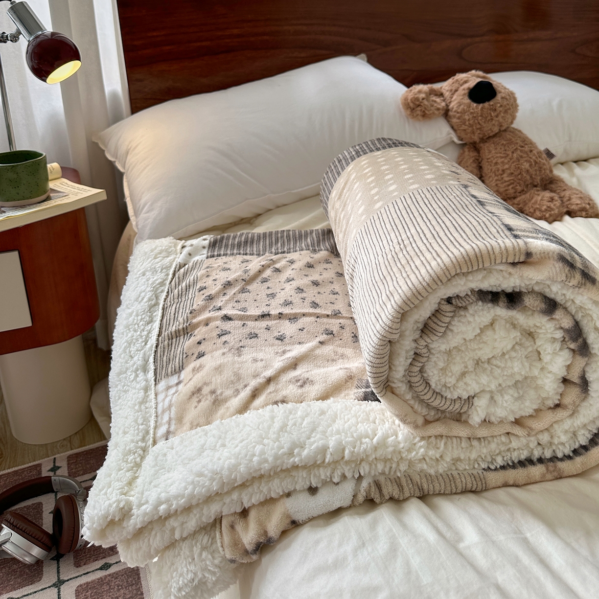 91家纺网 家纺一手货源 找家纺 艾咪-Amy ntmy 2025新款中古风牛奶绒羊羔绒双层毯 花栖礼咖