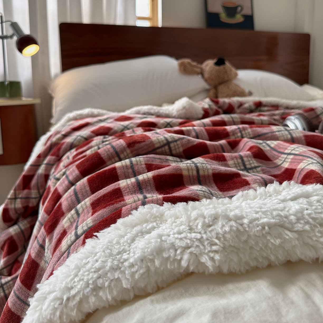 91家纺网 家纺一手货源 找家纺 艾咪-Amy ntmy 2025新款中古风牛奶绒羊羔绒双层毯 牛仔格红