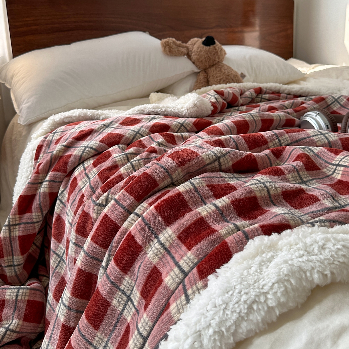 91家纺网 家纺一手货源 找家纺 艾咪-Amy ntmy 2025新款中古风牛奶绒羊羔绒双层毯 牛仔格红