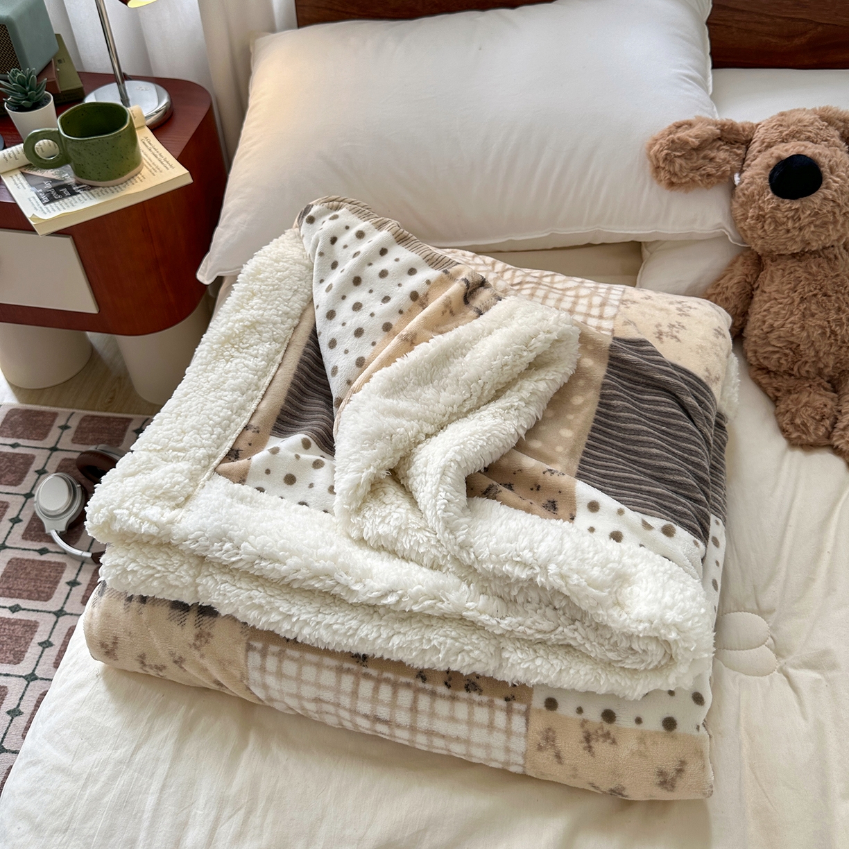 91家纺网 家纺一手货源 找家纺 艾咪-Amy ntmy 2025新款中古风牛奶绒羊羔绒双层毯 花栖礼咖