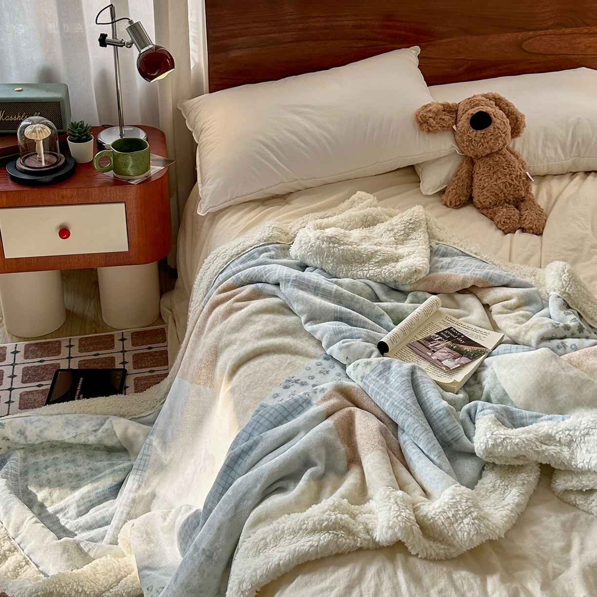 91家纺网 家纺一手货源 找家纺 艾咪-Amy ntmy 2025新款中古风牛奶绒羊羔绒双层毯 花栖礼蓝