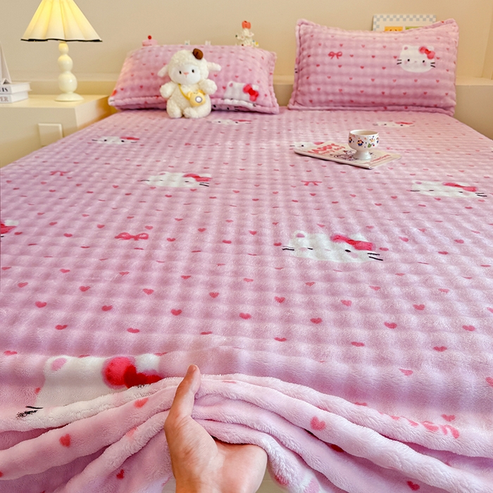 91家纺网 家纺一手货源 找家纺 绣女坊 2025新款A类高克重牛奶绒泡泡绒印花床单单件冬季保暖毛绒毯子绒床单三件套 爱心kt