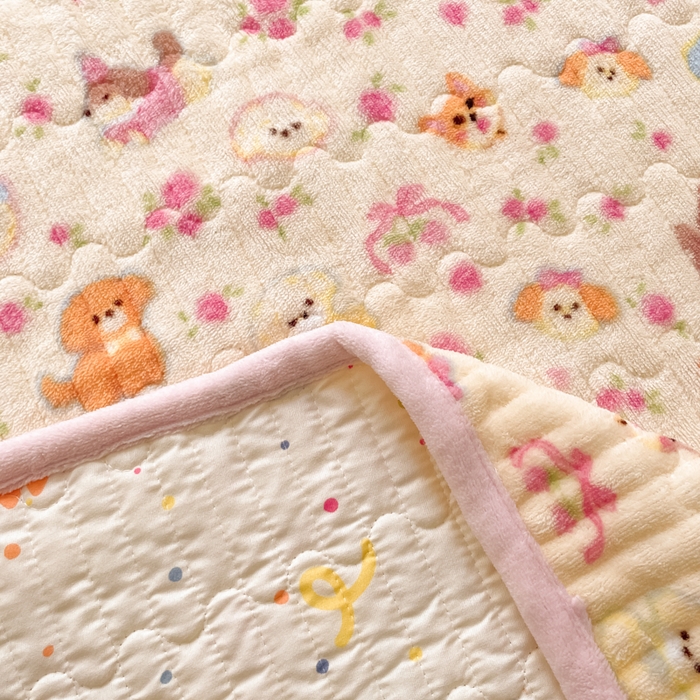 91家纺网 家纺一手货源 找家纺 云玲时尚 2025新款高克重牛奶绒印花夹棉床盖 泡芙小狗