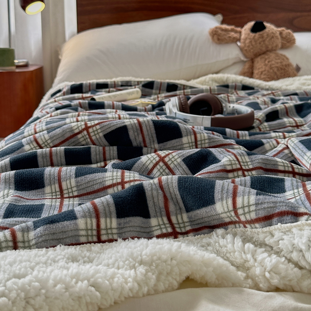 91家纺网 家纺一手货源 找家纺 艾咪-Amy ntmy 2025新款中古风牛奶绒羊羔绒双层毯 牛仔格蓝