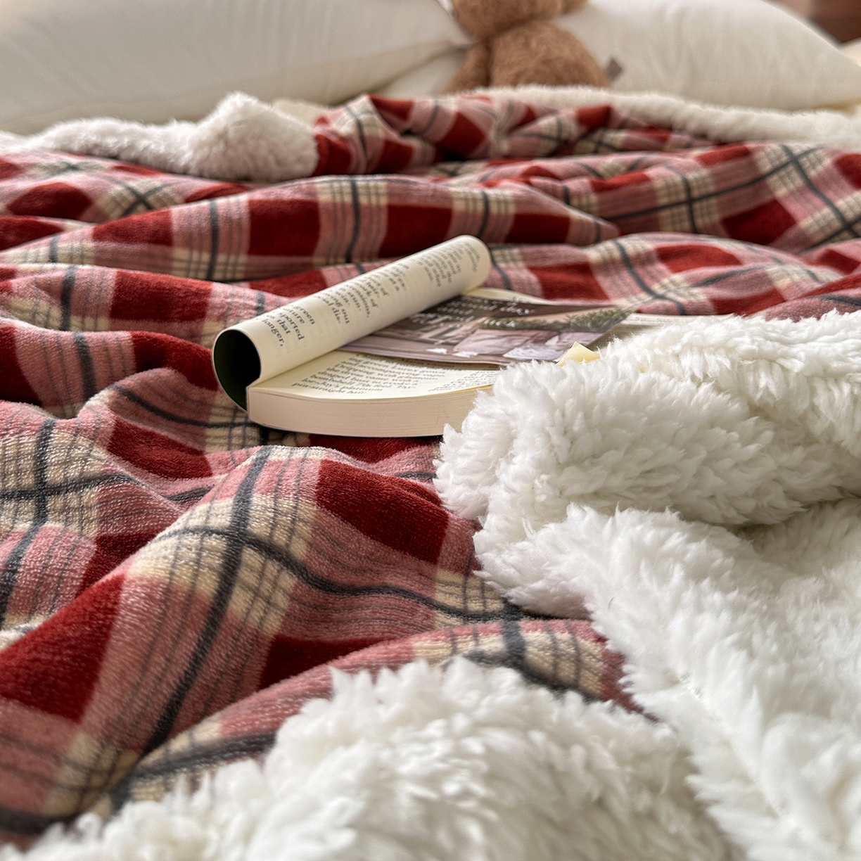 91家纺网 家纺一手货源 找家纺 艾咪-Amy ntmy 2025新款中古风牛奶绒羊羔绒双层毯 牛仔格红