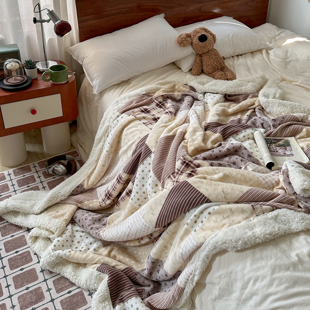 91家纺网 家纺一手货源 找家纺 艾咪-Amy ntmy 2025新款中古风牛奶绒羊羔绒双层毯 花栖礼紫